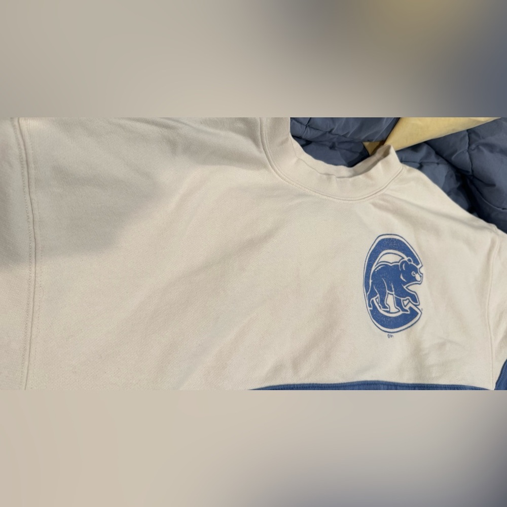 Women’s Cropped Cubs Sweatshirt - Picture 4 of 4